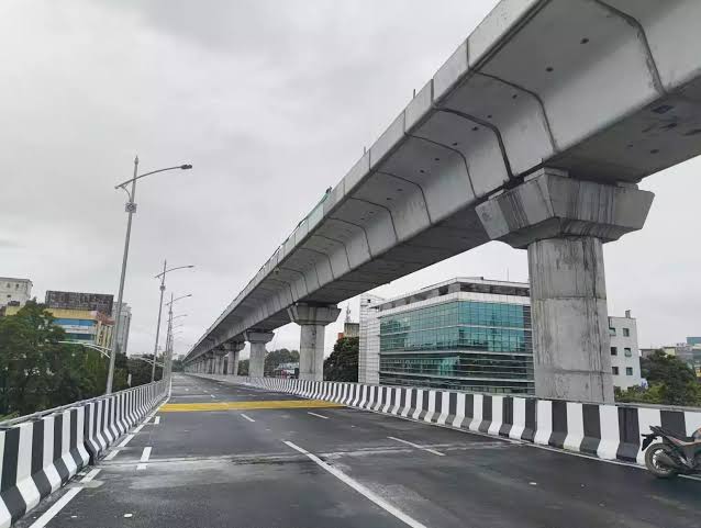 पुणे विद्यापीठ चौकाती पुलाचे काम पुर्णत्वास आल्याने बाणेर व पाषाण रोडवरील एकेरी वाहतुक ही पुर्ववत दुहेरी वाहतुक करण्यात आली आहे..