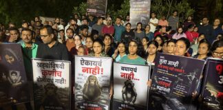 महाळुंगेतील रस्त्यांच्या दुरवस्थेविरोधात हजारो नागरिकांचा कॅन्डल मार्च; ११ वर्षीय विराजला अश्रूपूर्ण श्रद्धांजली…!