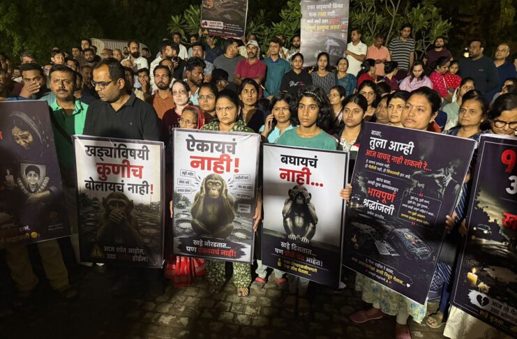 महाळुंगेतील रस्त्यांच्या दुरवस्थेविरोधात हजारो नागरिकांचा कॅन्डल मार्च; ११ वर्षीय विराजला अश्रूपूर्ण श्रद्धांजली…!